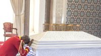 La mémoire d’Omar Bongo honorée par le président de la transition
